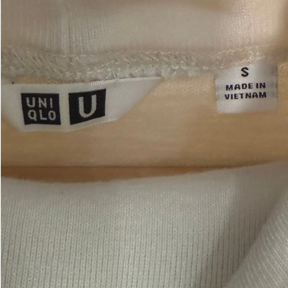 Uniqlo turtleneck top size small cream